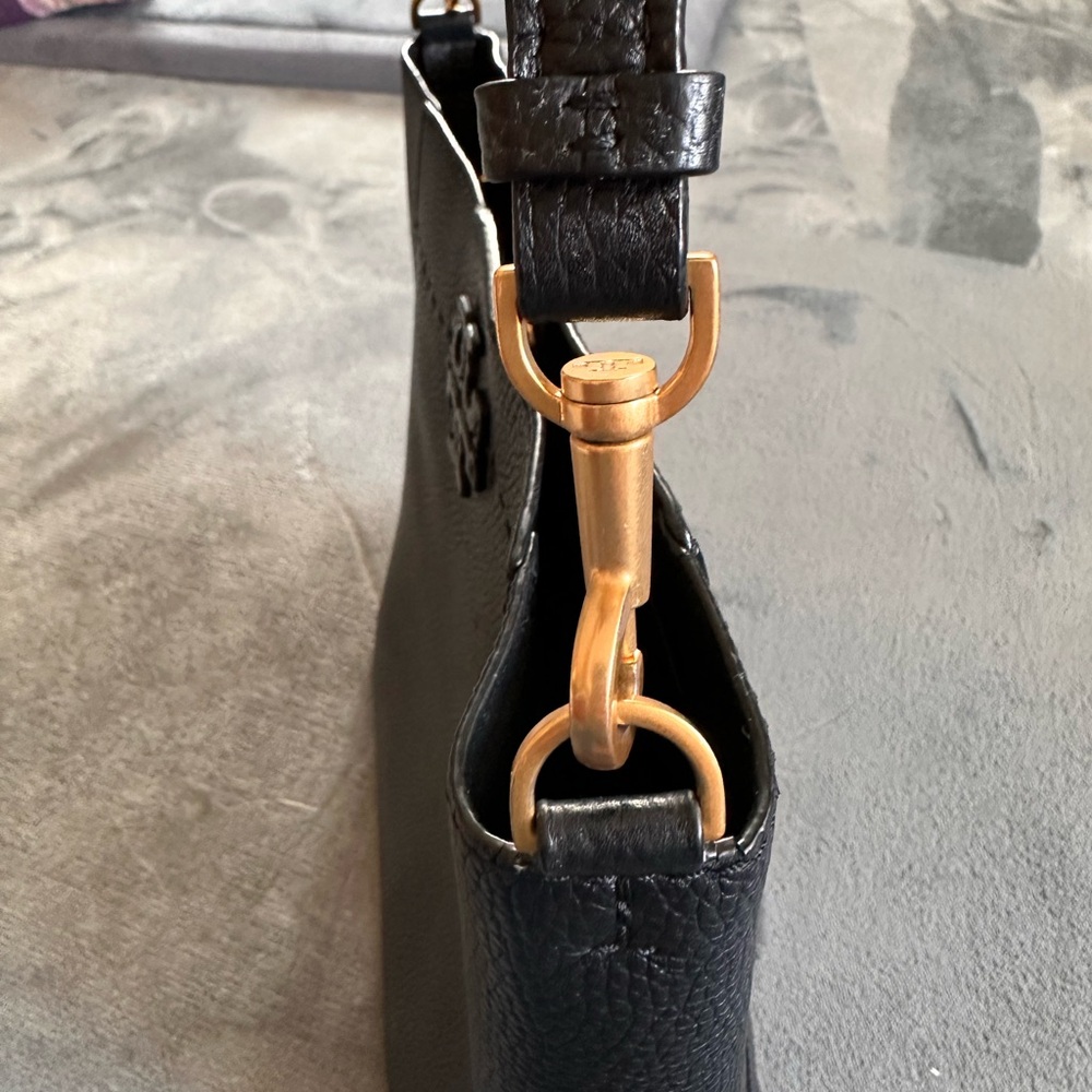 Tory Burch McGraw Pebbled Leather Bucket Bag | Black | Gold Hardware - Picture 9 of 15